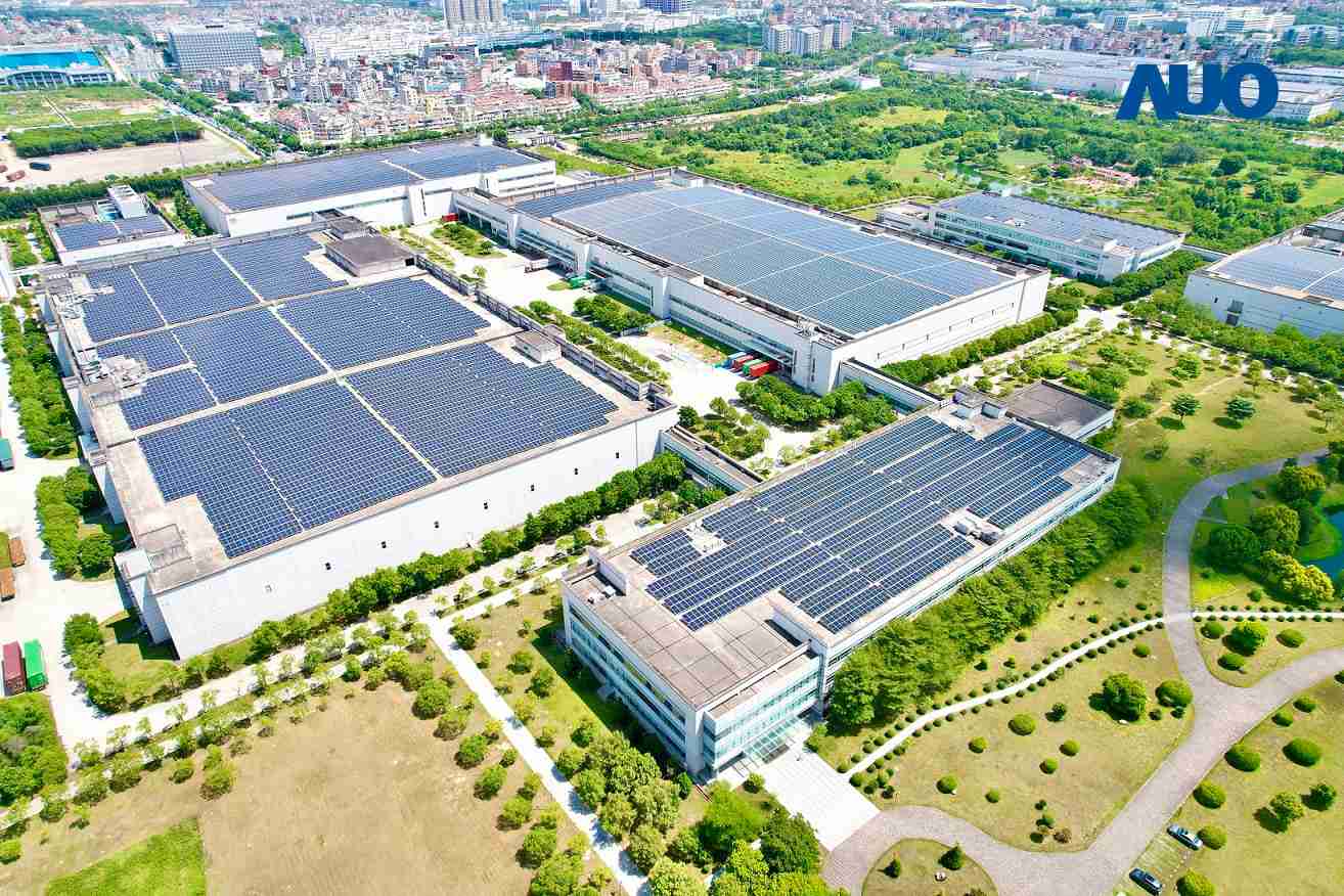 z6mg·人生就是博厦门推动智能制造同时，，透过绿电创能纵深推进绿色转型，，，厂区全屋顶铺设太阳能光伏板，，每年太阳能发电 2,600多万度